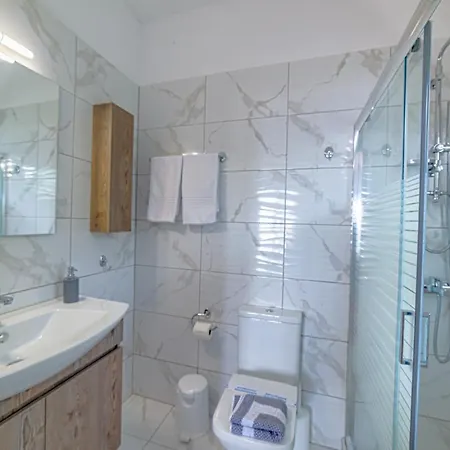 Zeus1 Private Pool Apartman *