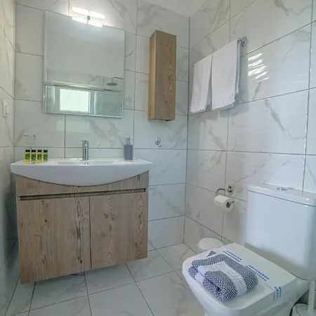 Zeus1 Private Pool Apartman *